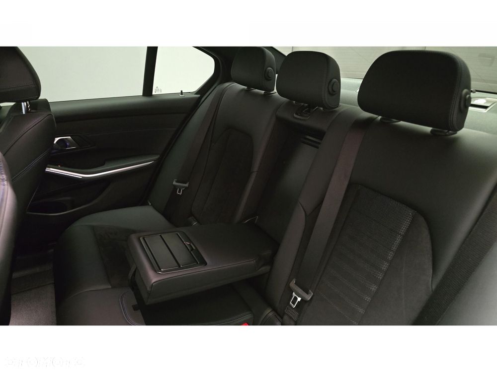 BMW Seria 3 320d xDrive mHEV M Sport - 23