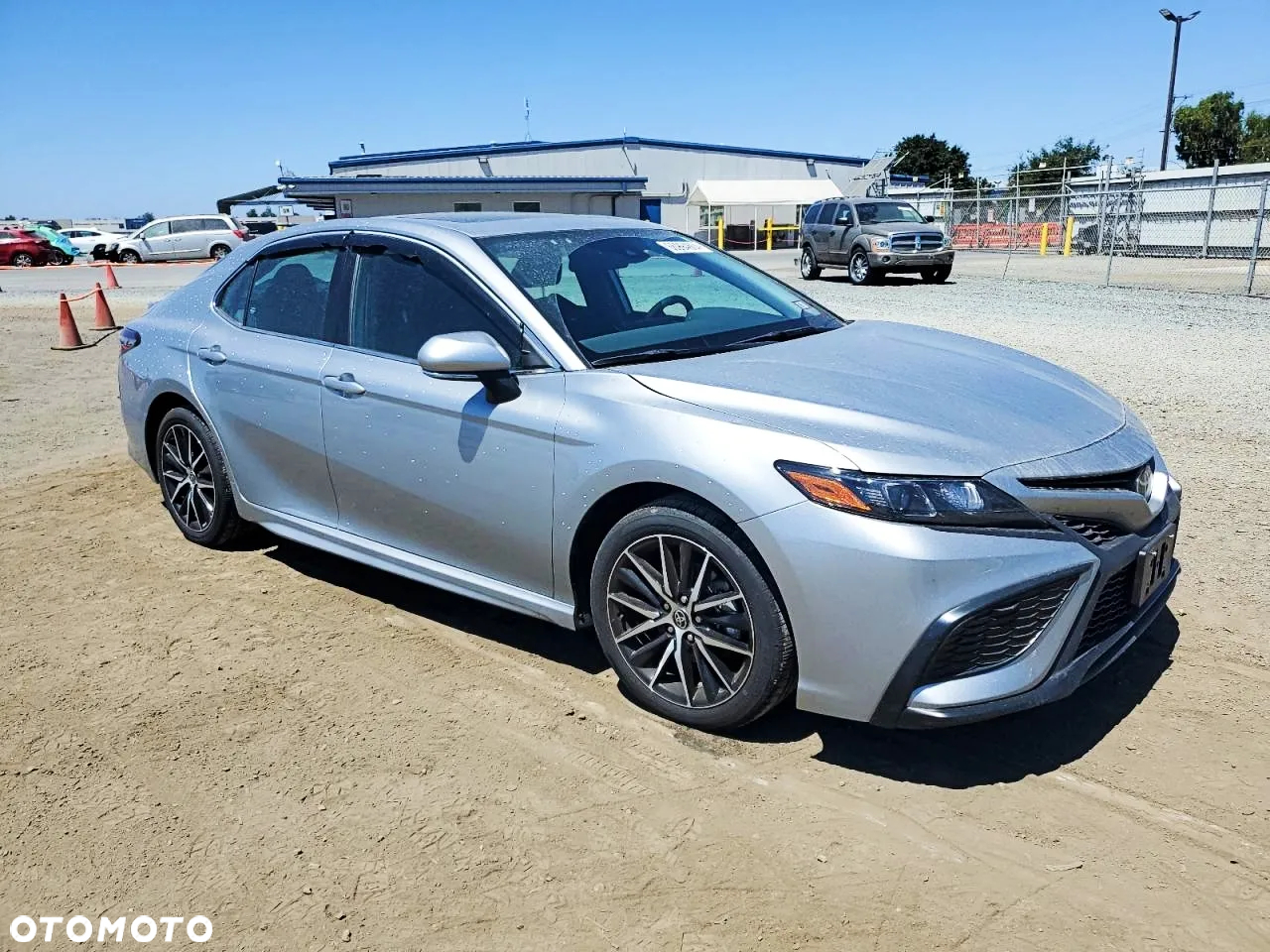 Toyota Camry - 4
