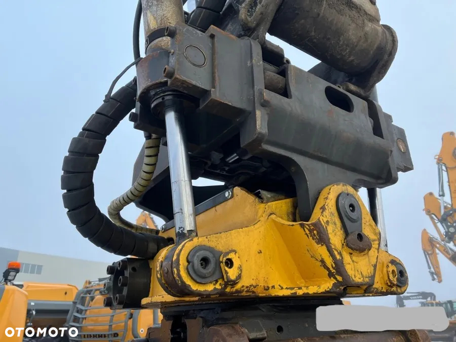 Volvo EC 250DL - 22