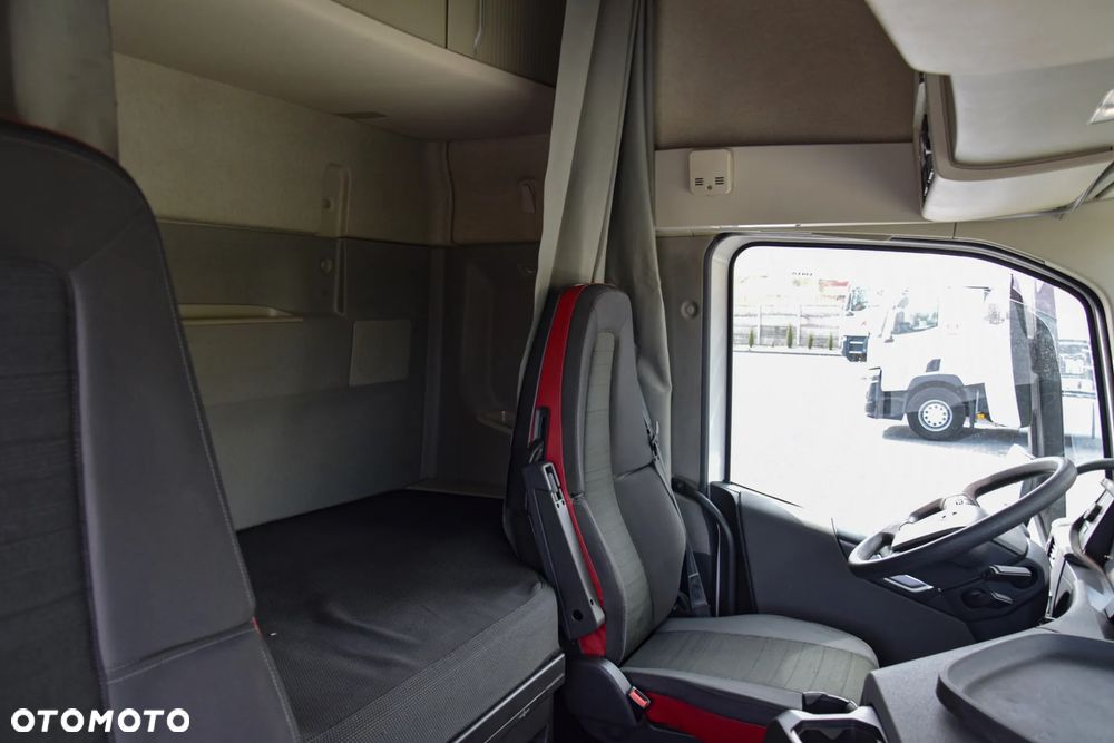 Volvo FH500 / EURO 6 / KLIMATYZACJA POSTOJOWA / ACC / LEDY / 2 ZBIORNIKI / FULL SPILERY / SERWISOWANY / SPROWADZONY - 38