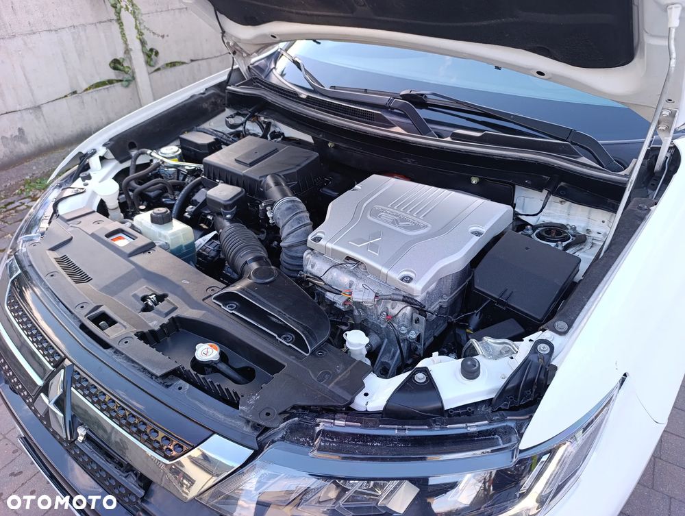 Mitsubishi Outlander 2.4 4WD Diamant+ - 31