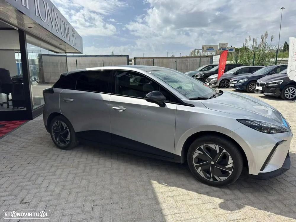 MG MG4 64 kWh Luxury - 5