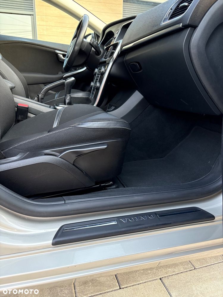 Volvo V40 D2 - 10
