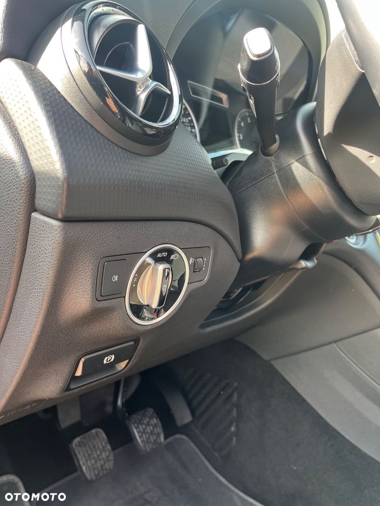 Mercedes-Benz Klasa A 180 (BlueEFFICIENCY) - 20
