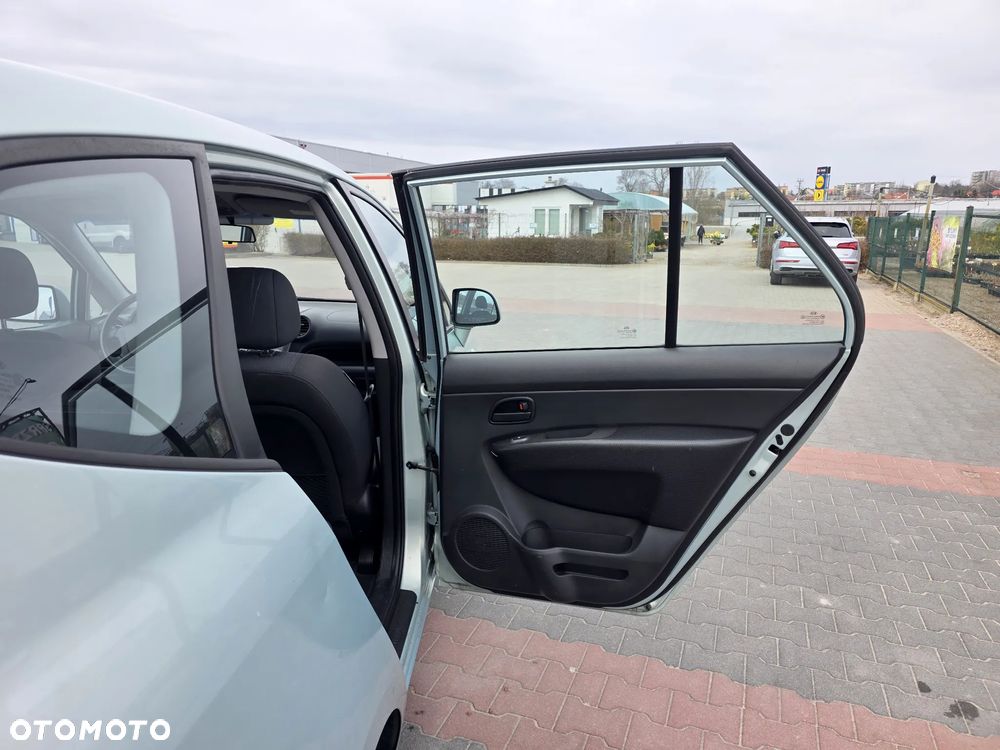 Kia Carens 2.0 CVVT LX Basis - 11