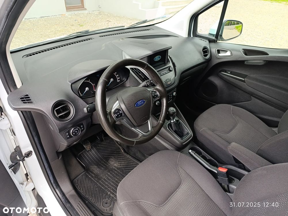 Ford Transit Courier - 12