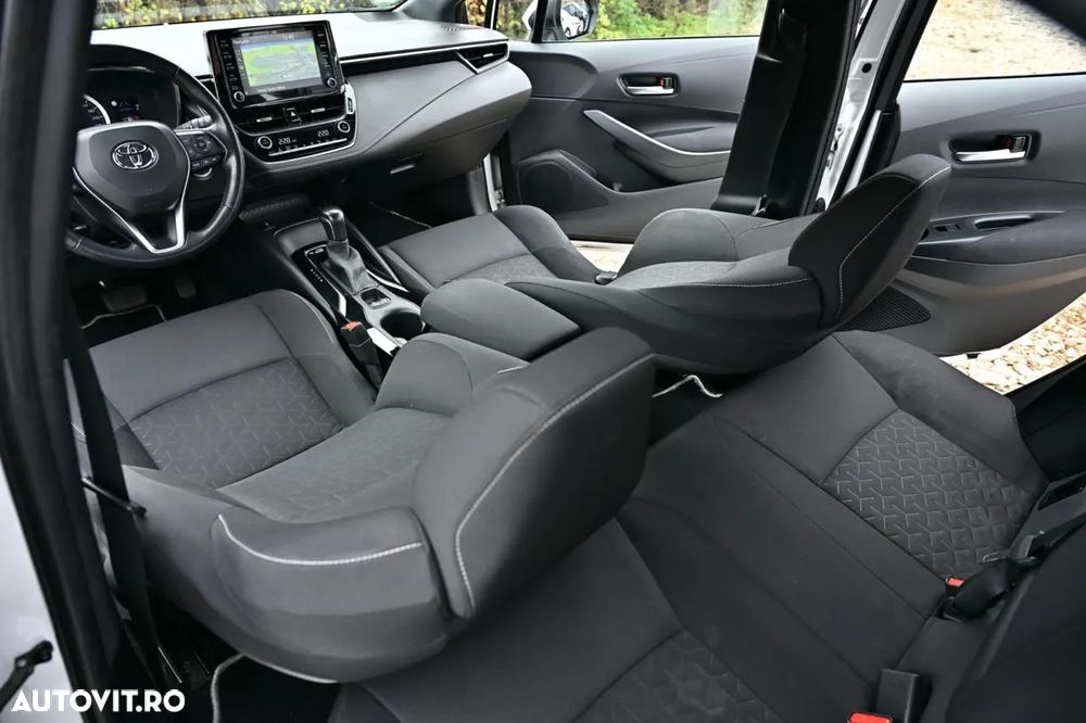 Toyota Corolla 1.8 Hybrid Business Edition - 9