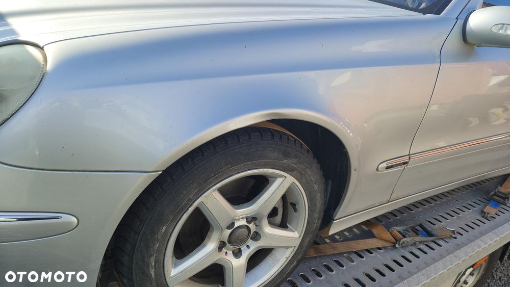 MERCEDES W211 BŁOTNIK Przedni Przód Lewy 744 Oryginał