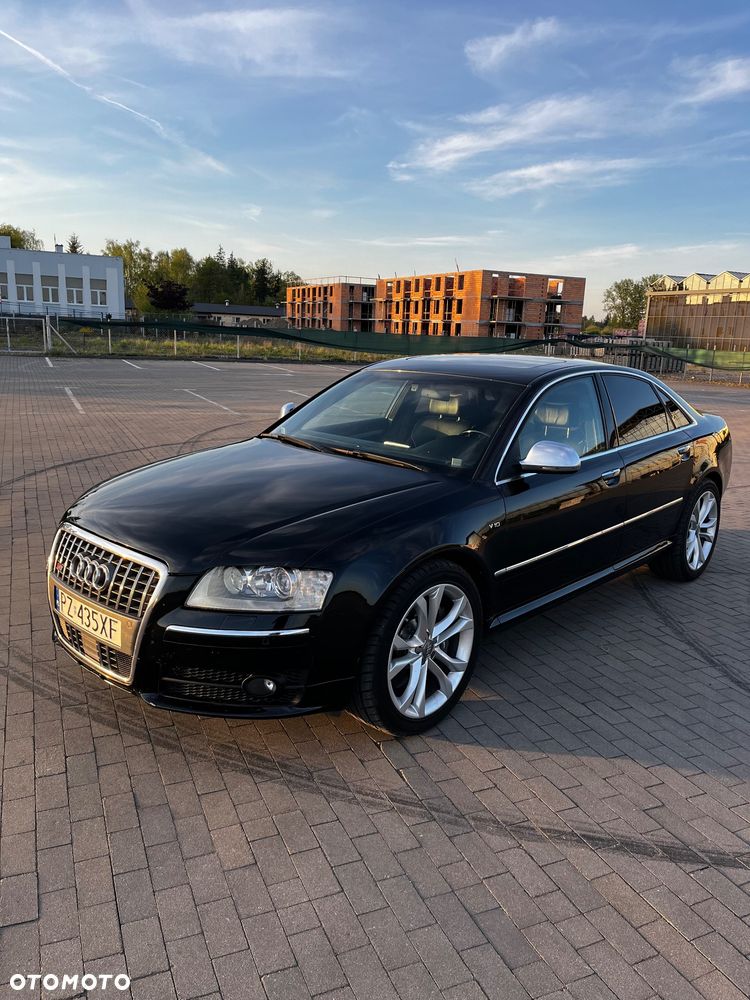 Audi S8 - 2