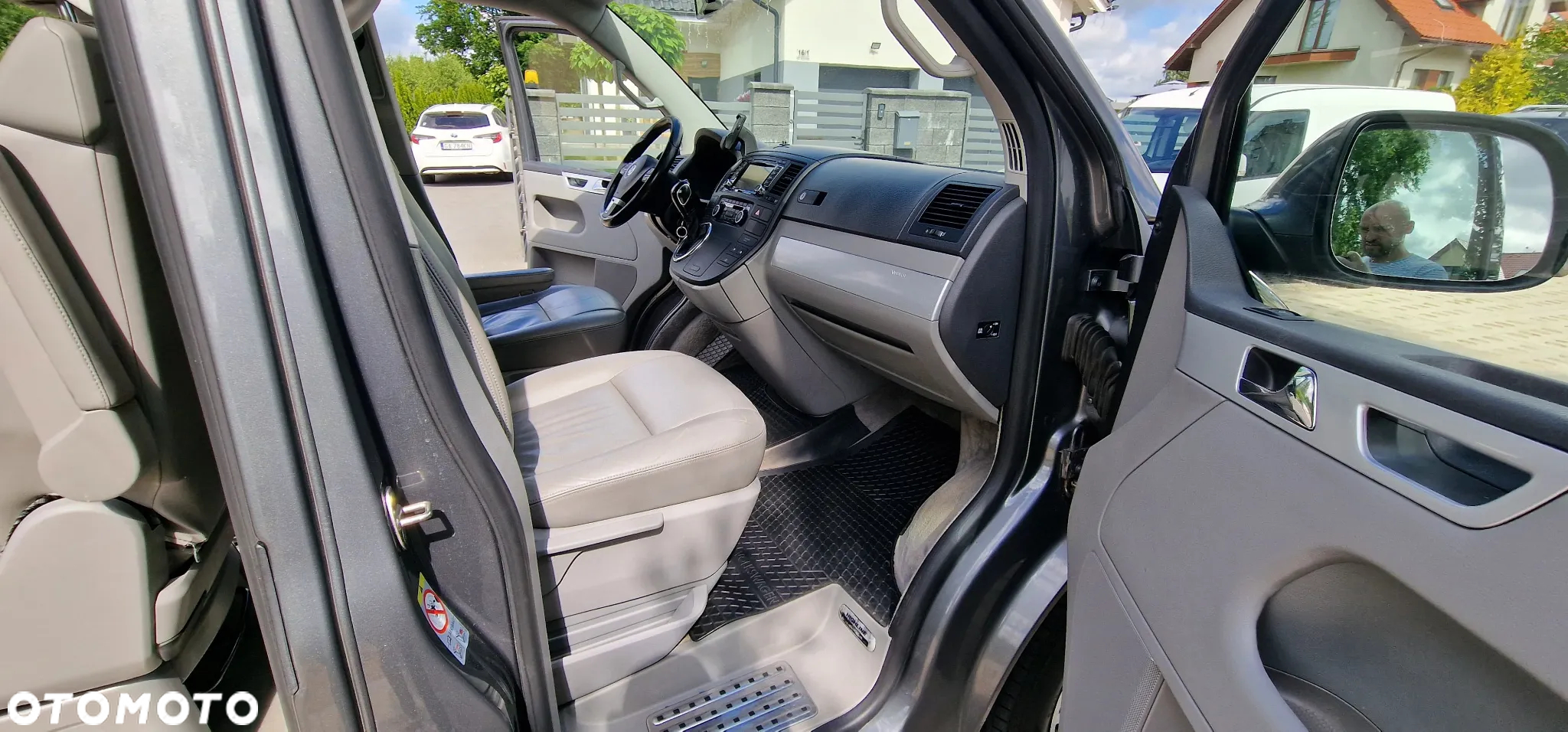 Volkswagen Multivan - 13