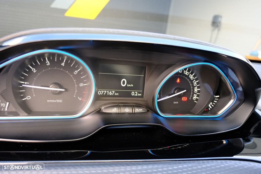 Peugeot 2008 1.2 PureTech Allure - 16