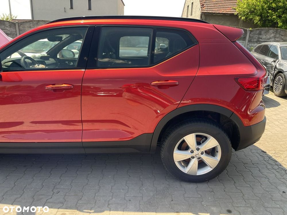 Volvo XC 40 B4 B AWD Geartronic RDesign - 4