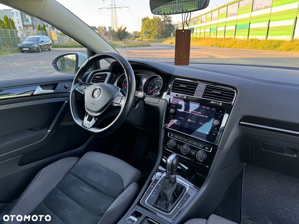 Volkswagen Golf - 33