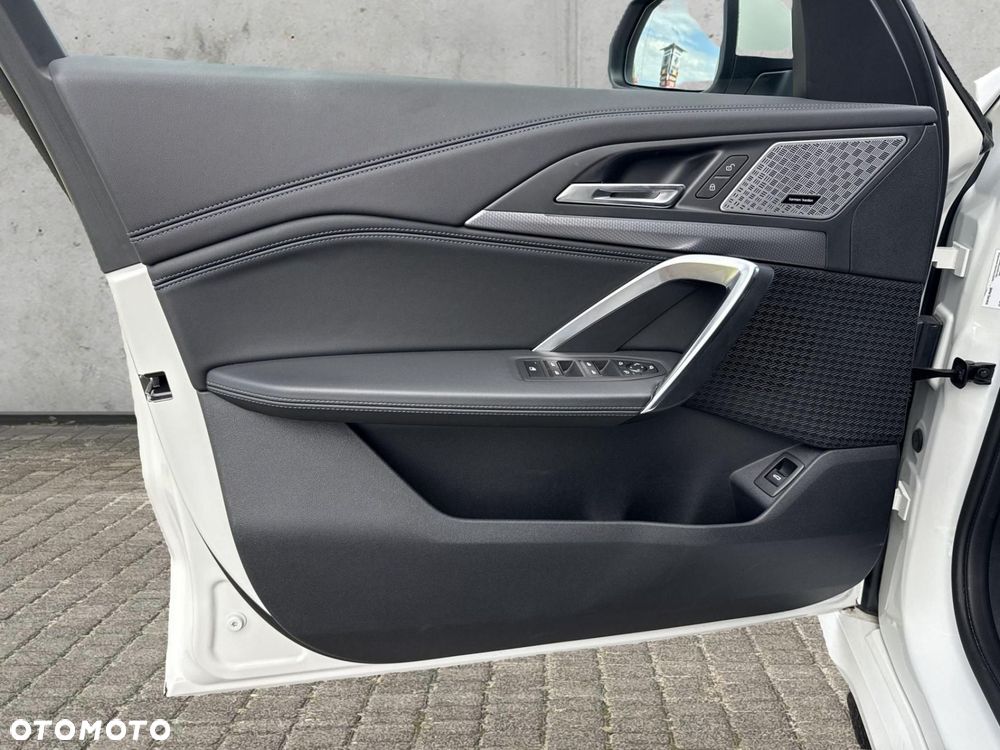 BMW iX1 eDrive20 66.5kWh M Sport - 19
