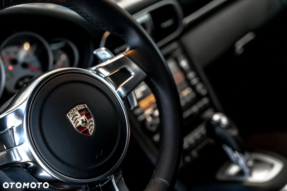 Porsche 911 Turbo PDK - 25