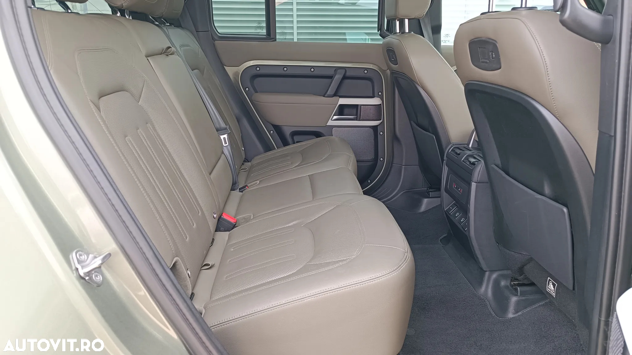 Land Rover Defender 110 3.0D 300 MHEV X-Dynamic HSE - 33
