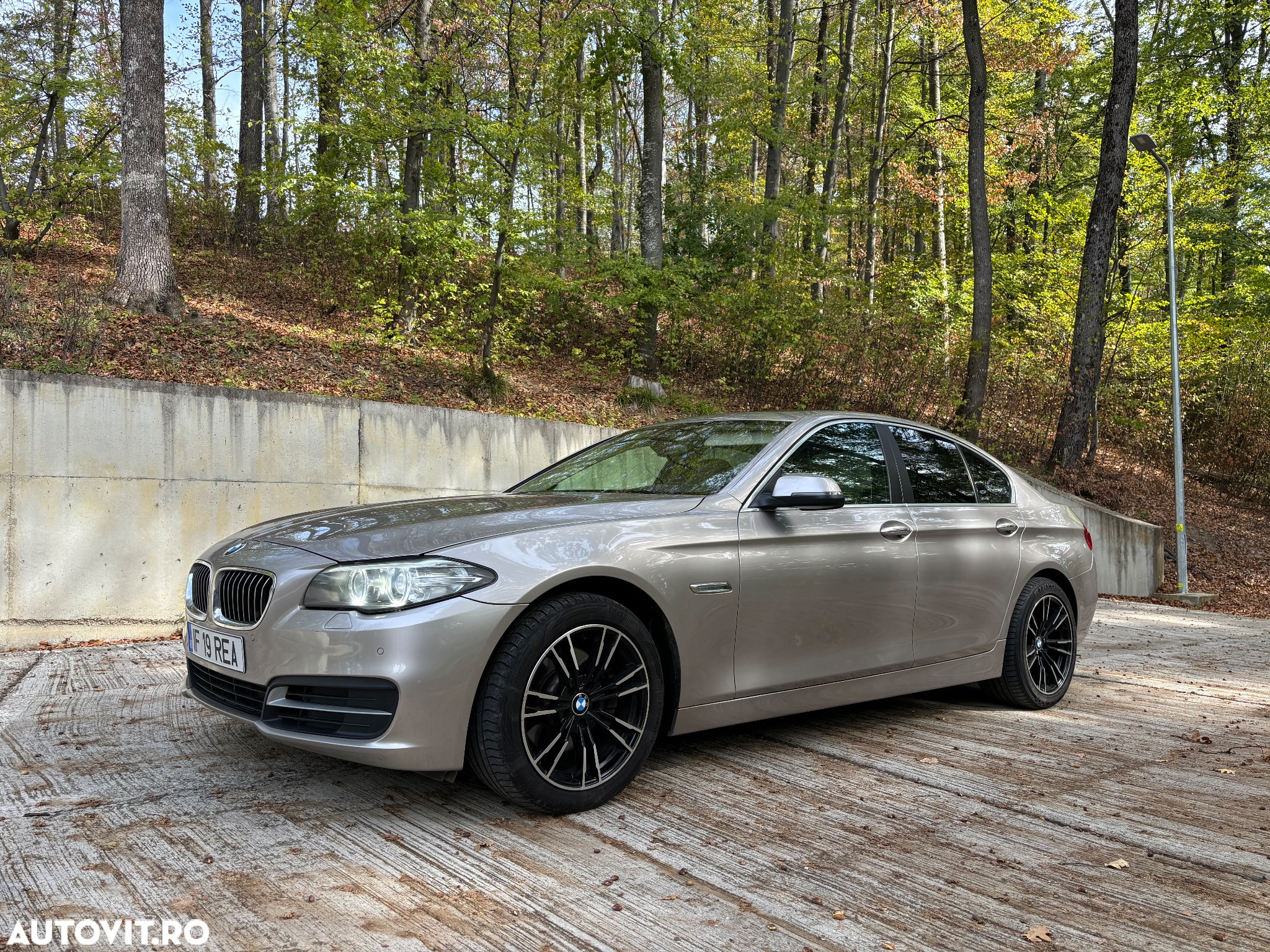 BMW Seria 5 520d Aut. Luxury Line - 2