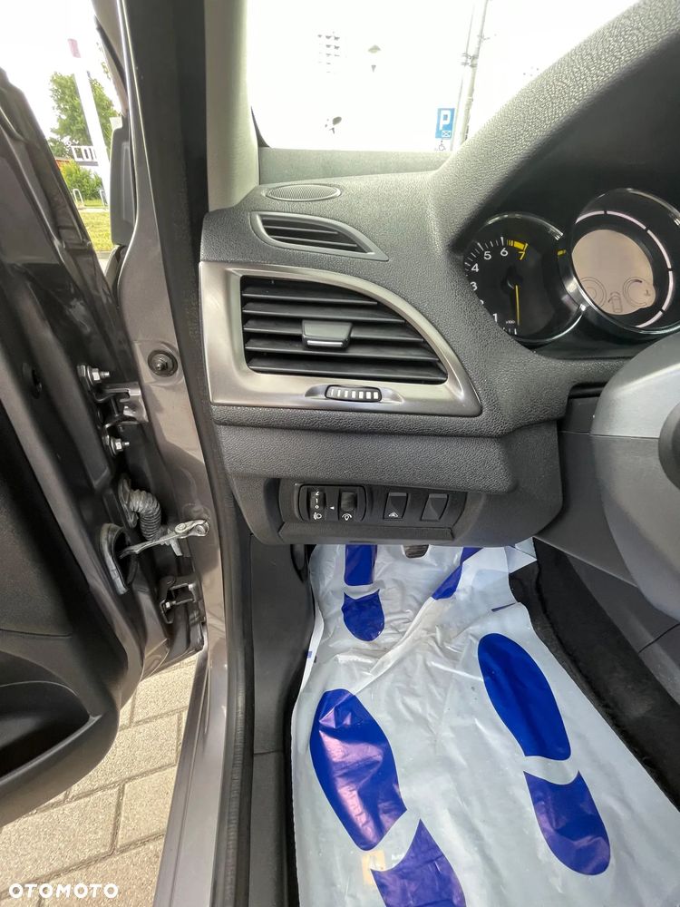 Renault Megane 1.6 16V 110 Paris Business - 21