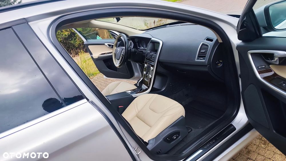 Volvo XC 60 D5 AWD Momentum - 31