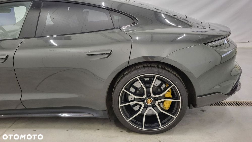 Porsche Taycan - 9