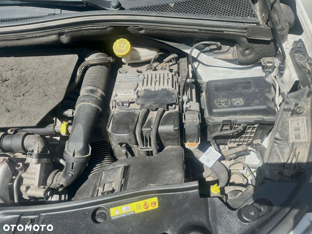 Peugeot 2008 1.2 Pure Tech Allure S&S - 21