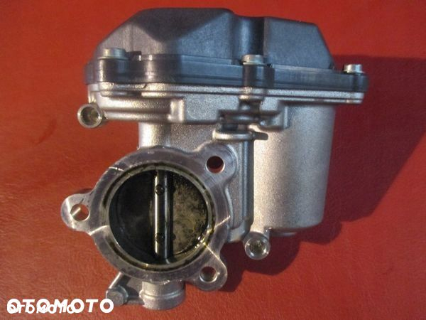 AUDI A4 B9 2.0 TDI PRZEPUSTNICA 04L131501B