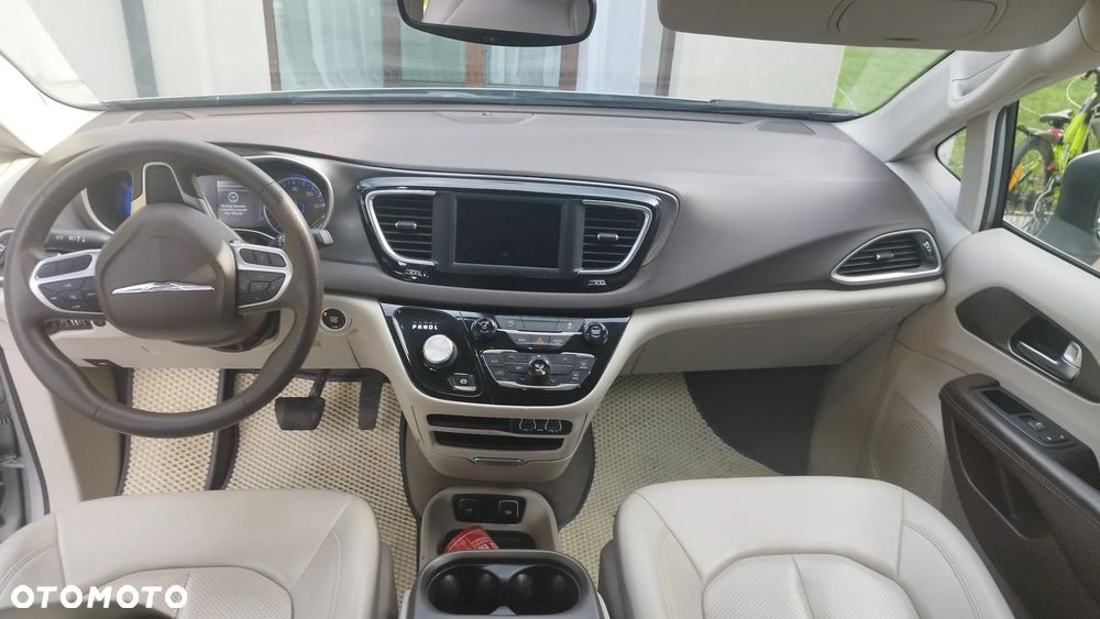 Chrysler Pacifica - 10