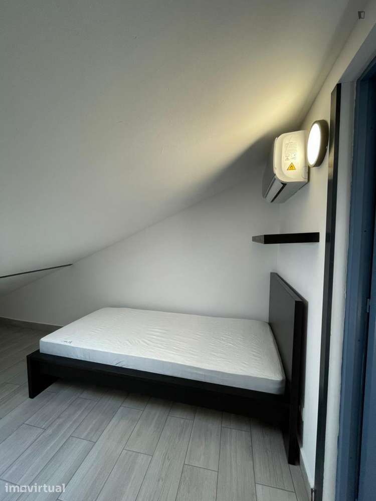 Quarto - localizado em Sé de Braga e São Lázaro Braga - Grande imagem: 3/7