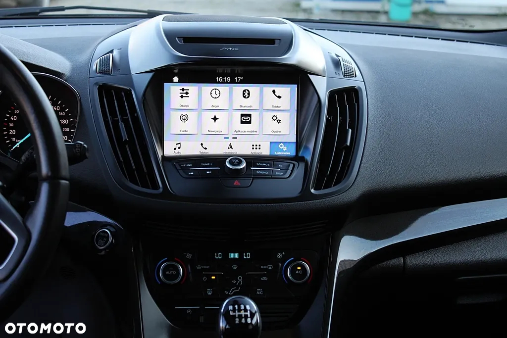 Ford Kuga 1.5 EcoBoost 2x4 Titanium - 16