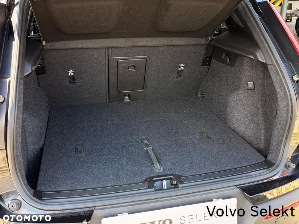 Volvo XC 40 B3 Plus Dark - 27