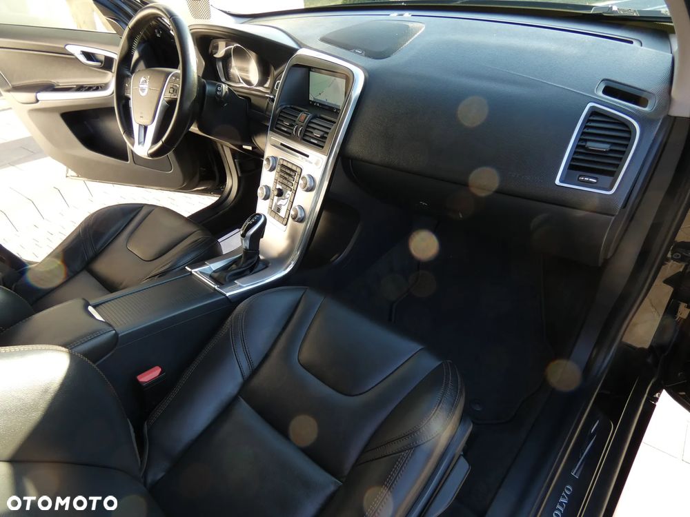 Volvo XC 60 D5 AWD Geartronic Summum - 29