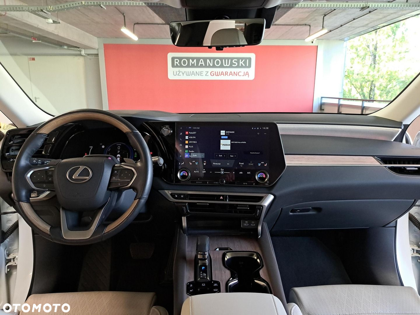Lexus RX 450h+ Omotenashi - 17