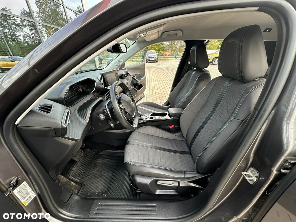 Peugeot 2008 1.2 PureTech Active S&S EAT8 - 11