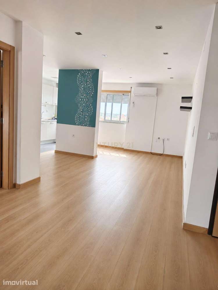 Apartamento T3 em Santo António da Charneca, Barreiro - Grande imagem: 2/16