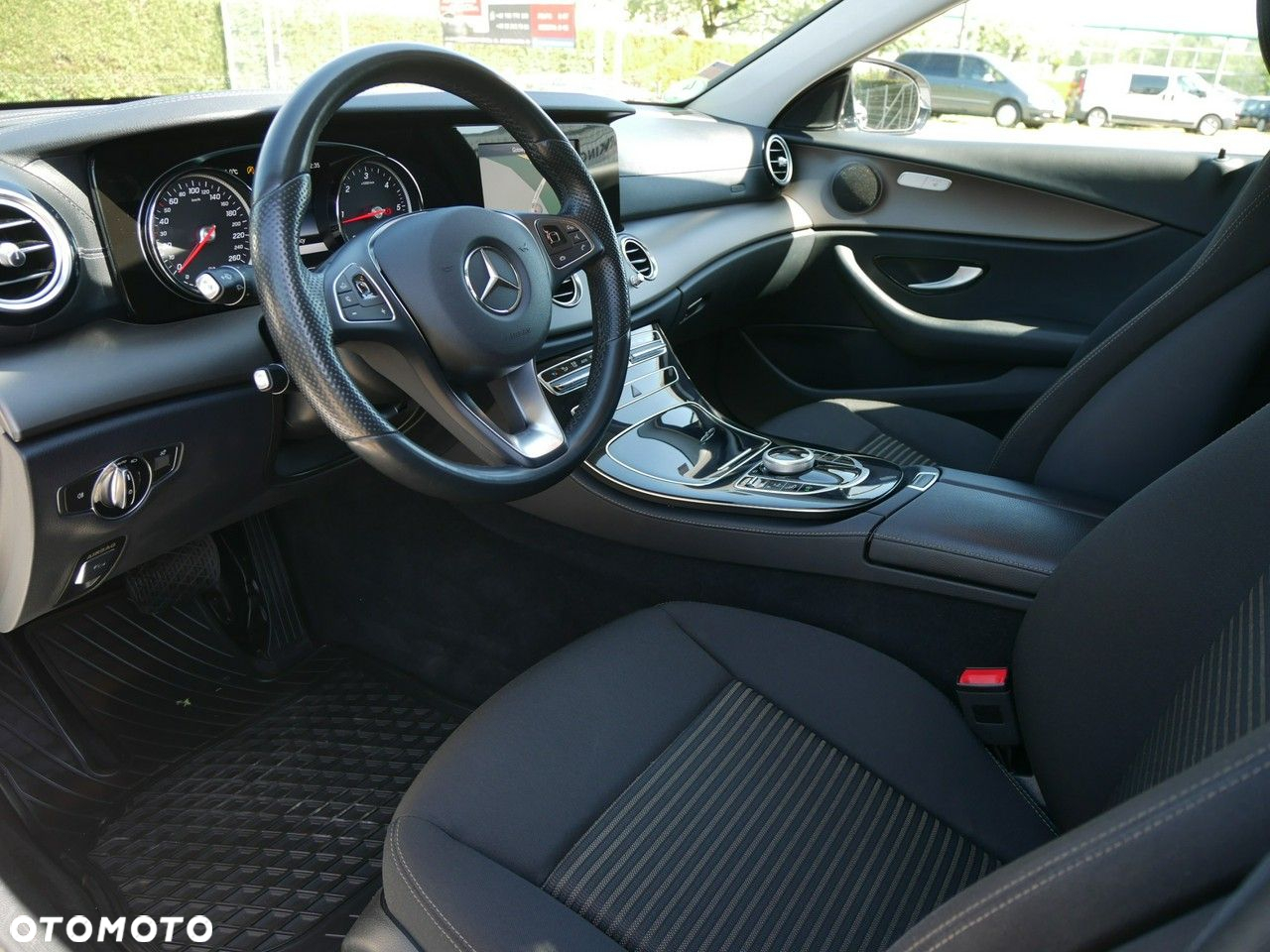 Mercedes-Benz Klasa E 220 d 9G-TRONIC - 4