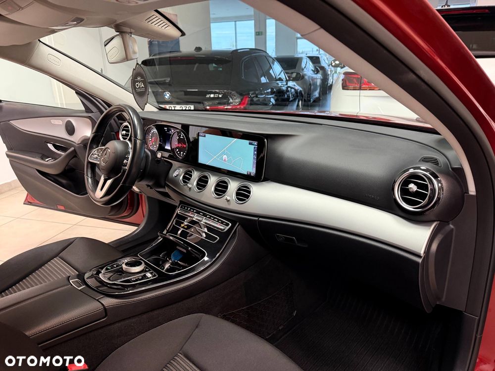 Mercedes-Benz Klasa E 220 d 4Matic 9G-TRONIC - 35