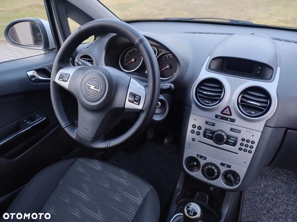 Opel Corsa 1.2 16V Cosmo - 34