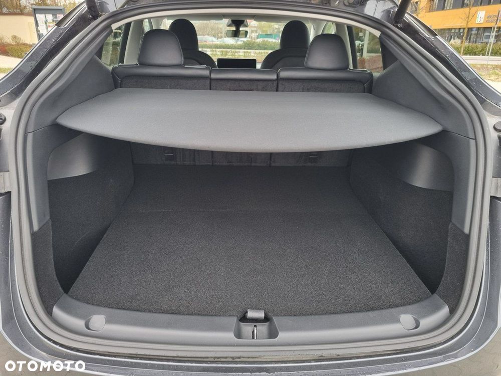 Tesla Model Y Long Range AWD - 27