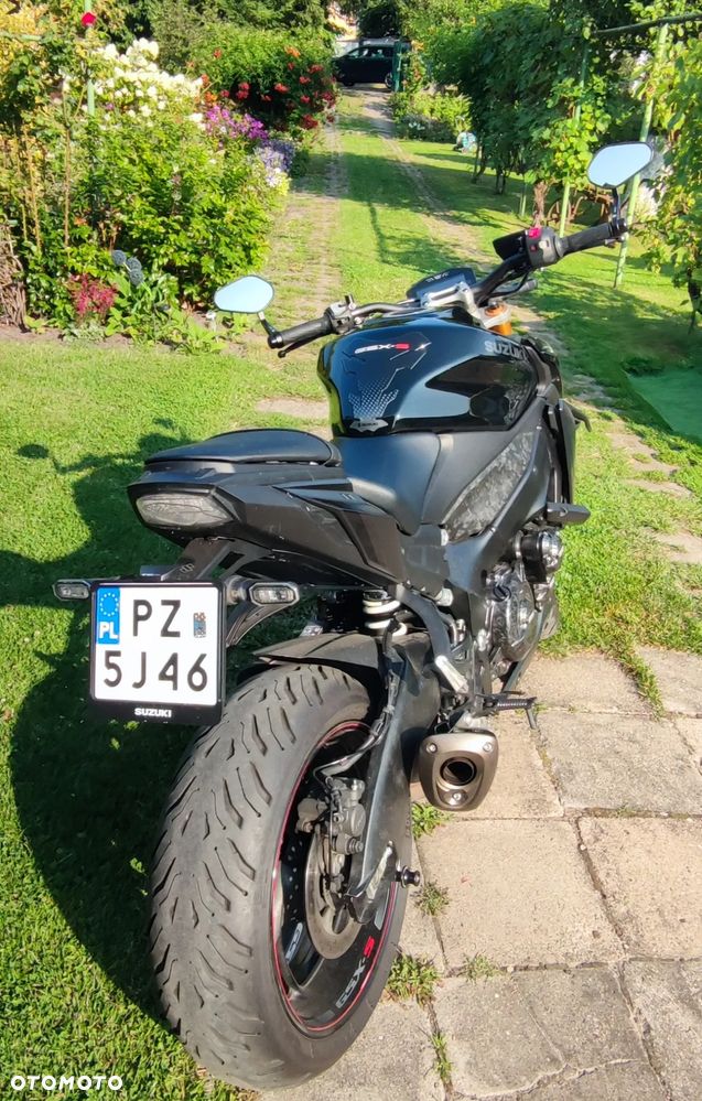Suzuki GSX 1000 - 5