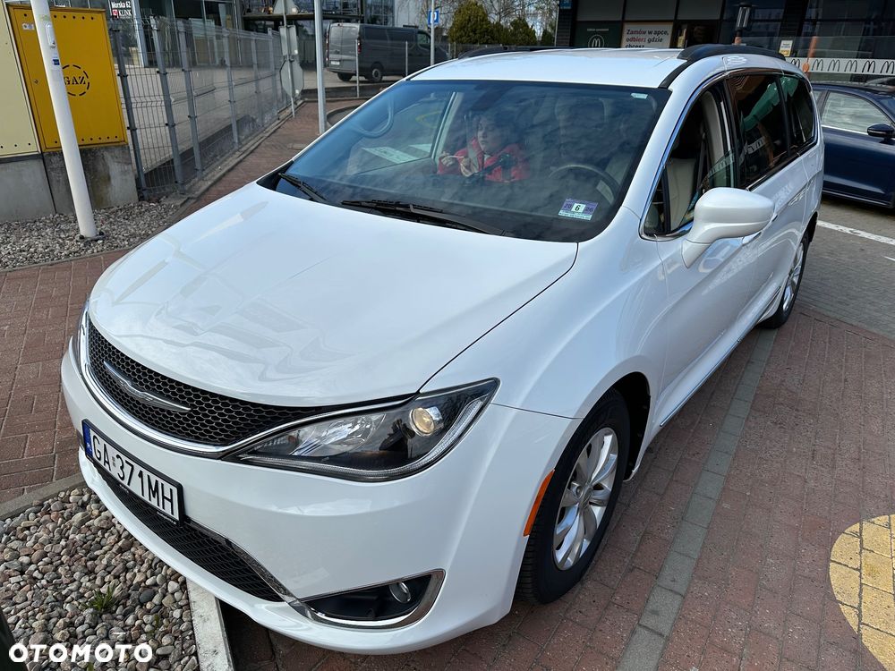 Chrysler Pacifica - 2