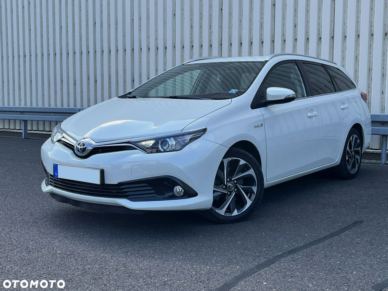 Toyota Auris Hybrid 135 Premium - 2
