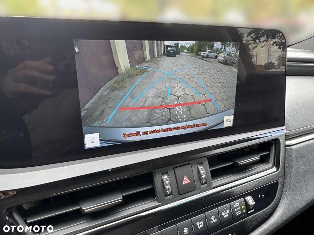Lexus ES 300h Business Edition - 15