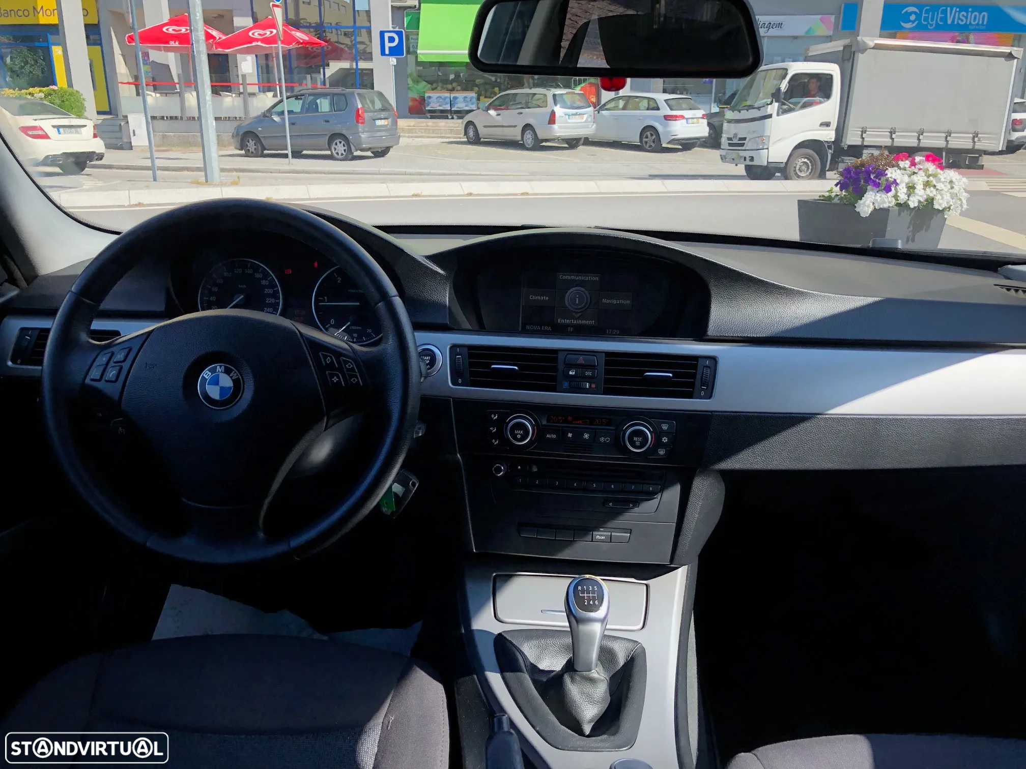 BMW 318 d Touring Dynamic - 13