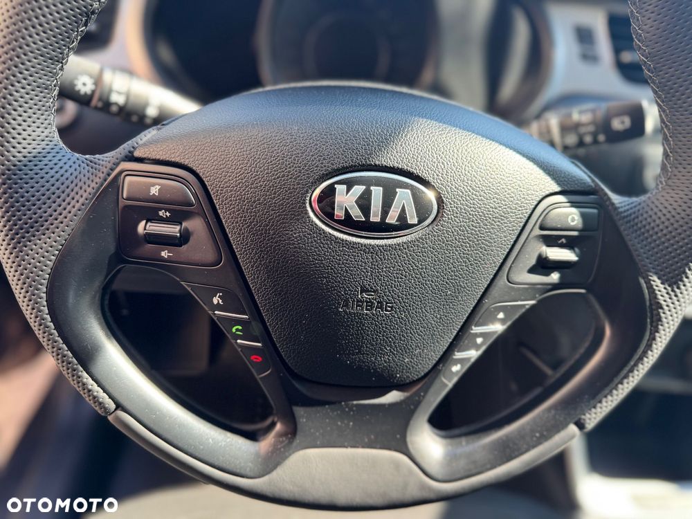 Kia Ceed 1.6 GDI Dream Team Edition - 22