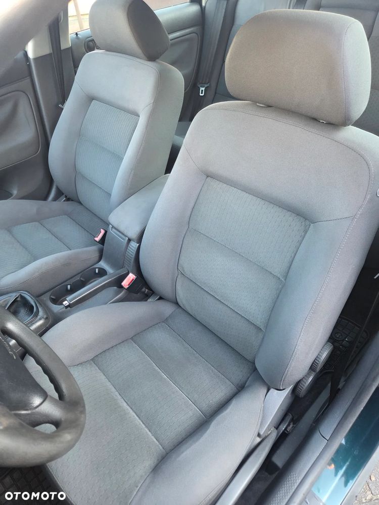 Volkswagen Passat 1.9 TDI Comfortline Family - 16