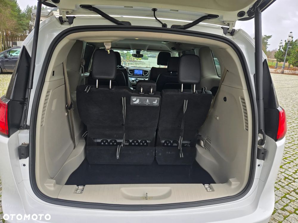 Chrysler Pacifica - 21