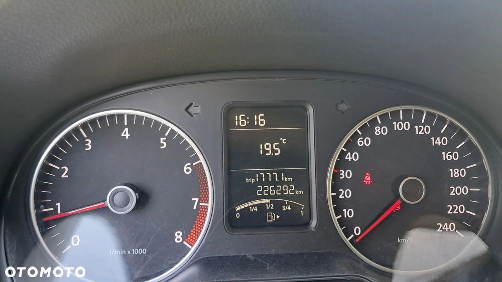 Volkswagen Polo 1.4 Comfortline - 11