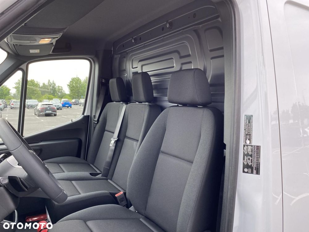 Mercedes-Benz Sprinter - 12