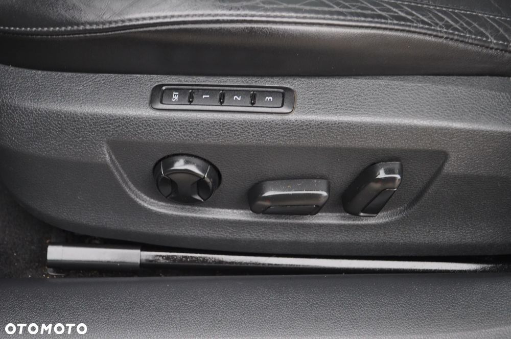 Skoda Superb 2.0 TDI DSG Premium Edition - 27