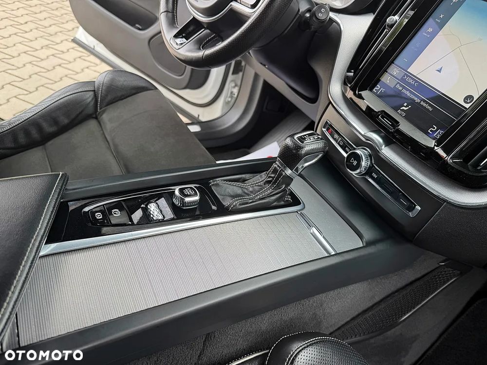 Volvo XC 60 D4 AWD Geartronic RDesign - 20